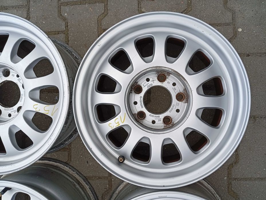 Felgi aluminiowe BMW 5x120 7Jx15 ET20 Nr.153