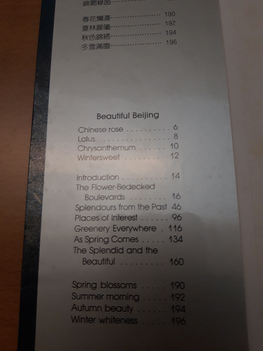 Livro "Beautiful Beijing" 美哉京华, com fotografias de Pequim dos anos 80