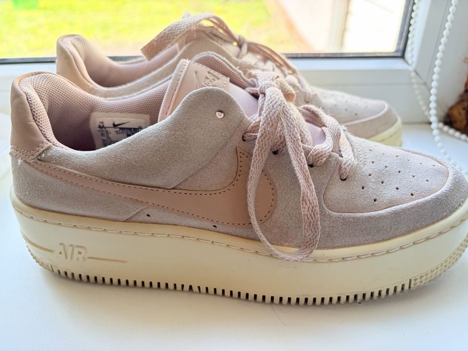 Продам жіночі кросівки nike air