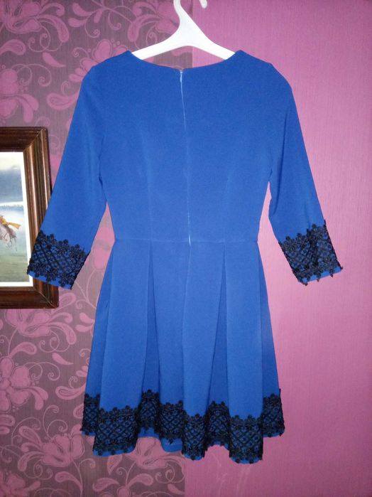 Нарядное платье с кружевом