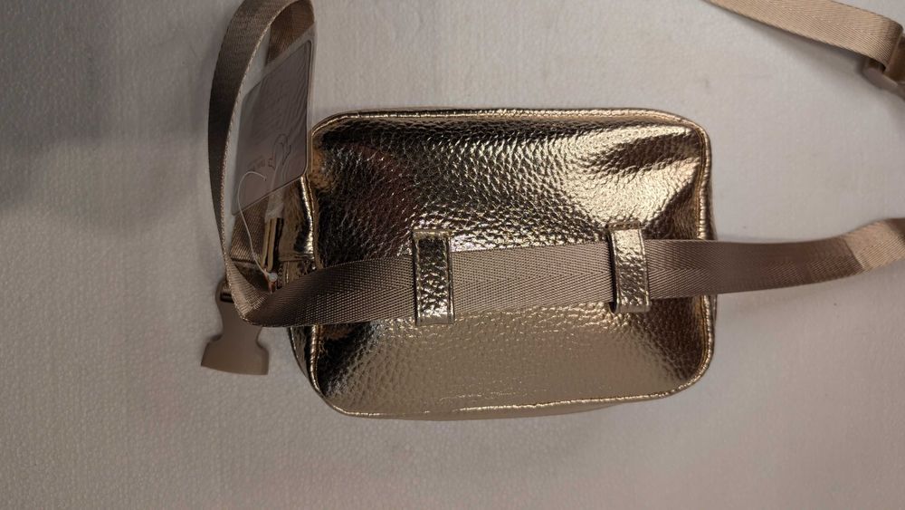 True Religion Rose Gold nerka crossbody new