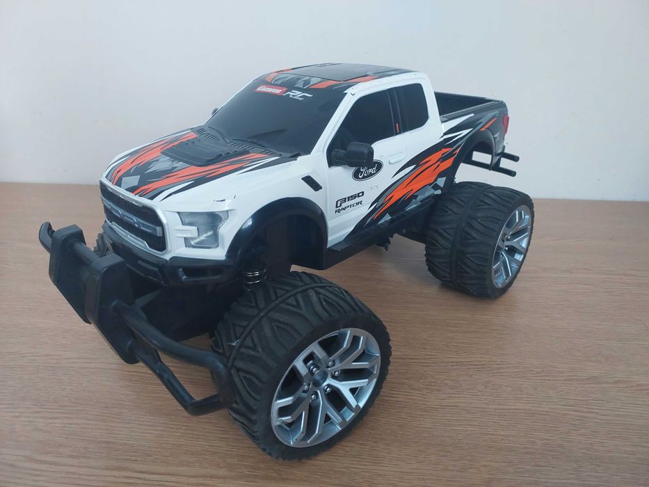 Продам радиоуправляемую машину на пульте CARRERA FORD F150 RAPTOR