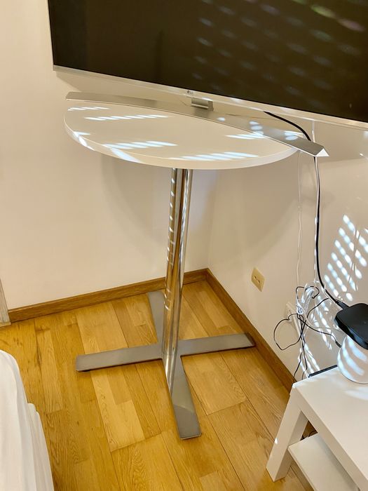 Mesa Alta com Tampo Redondo - Perfeita para Cozinha ou Bar