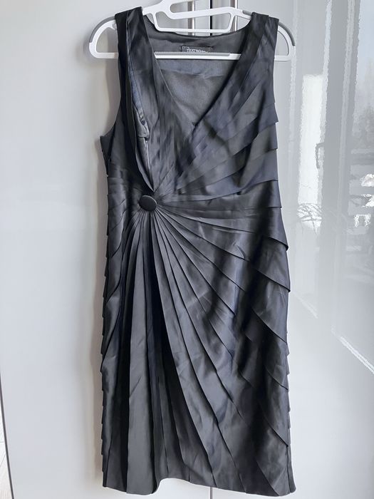 Czarna elegancka sukienka teatro 42