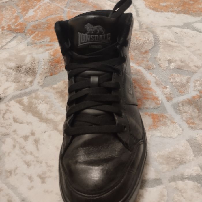 продам легитние кросовки Lonsdale