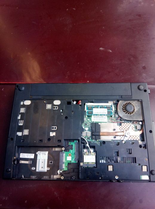 Ноутбук на запчастини.