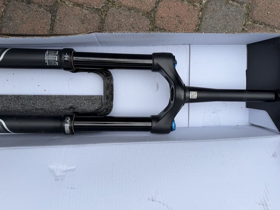 FOX 36 Rhythm GRIP, 29”, Boost 110×15 mm, skok 150 mm, sterówka tapered.