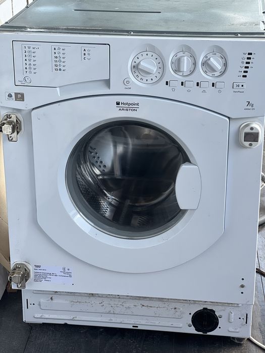 Вбудована пральна машина Hotpoint Ariston