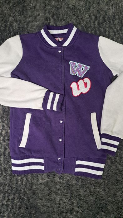 Bluza 152 fioletowo białą z aplikacja stan bdb