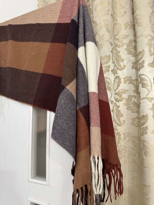 Теплий шарф у клітинку