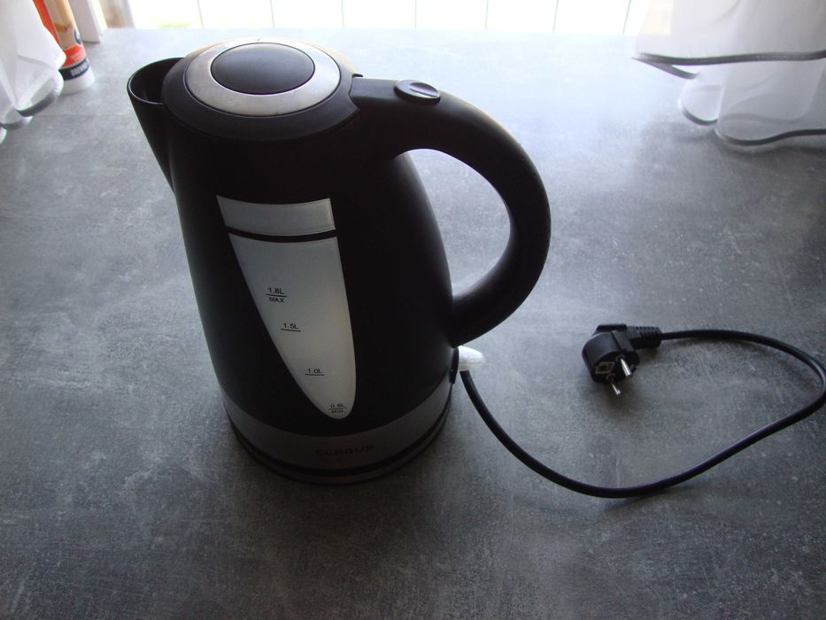 Czajnik bezprzewodowy CLARUS  2200 Watt pojemność 1,7  L.  czarny