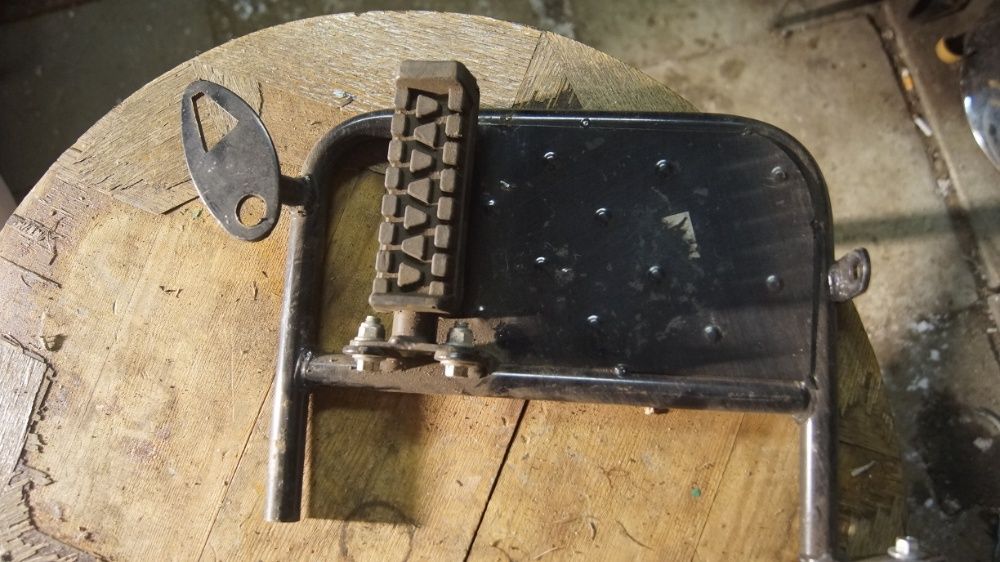 Quad 125 i 250 podesty podnóżki metalowe
