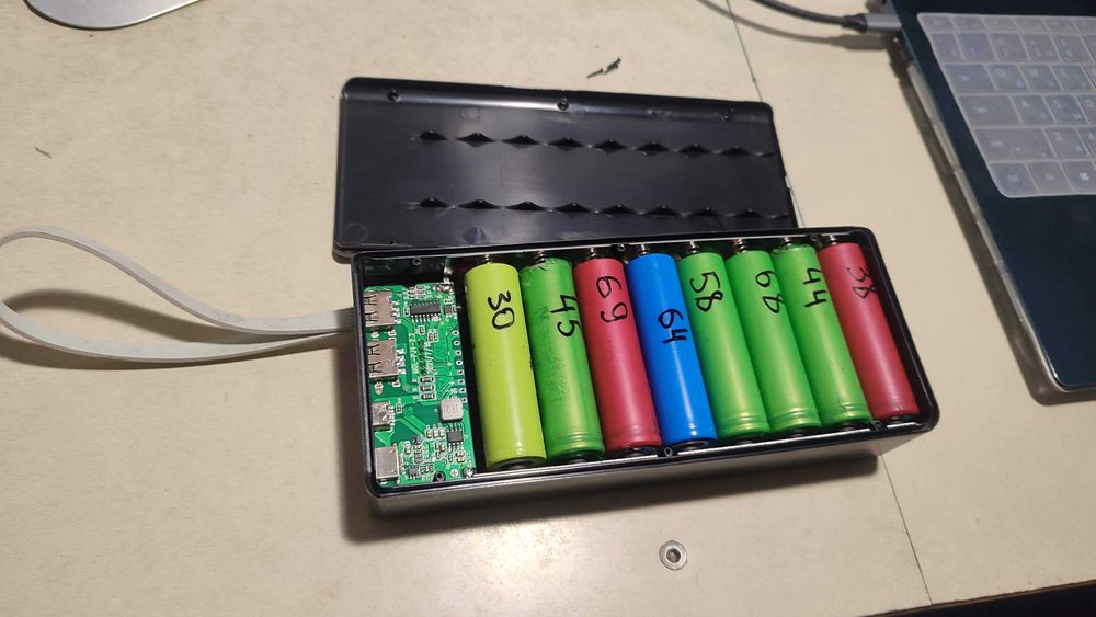 Power Bank на базі 16 елементів 18650