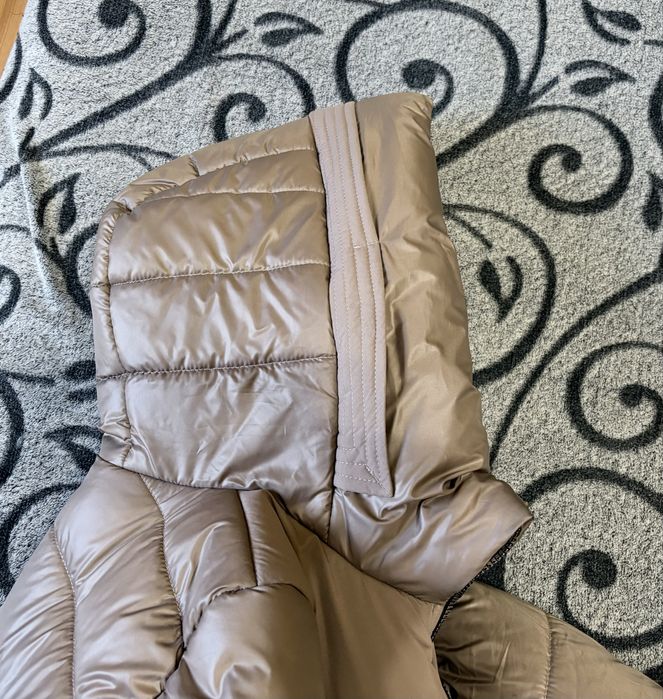 Зимова куртка жіноча з капюшоном 42-44р.