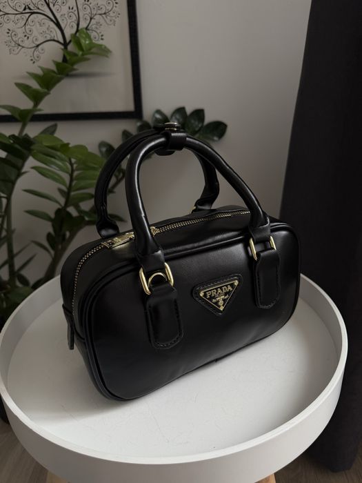 Популярна сумочка з ручками у стилі prada прада сумка