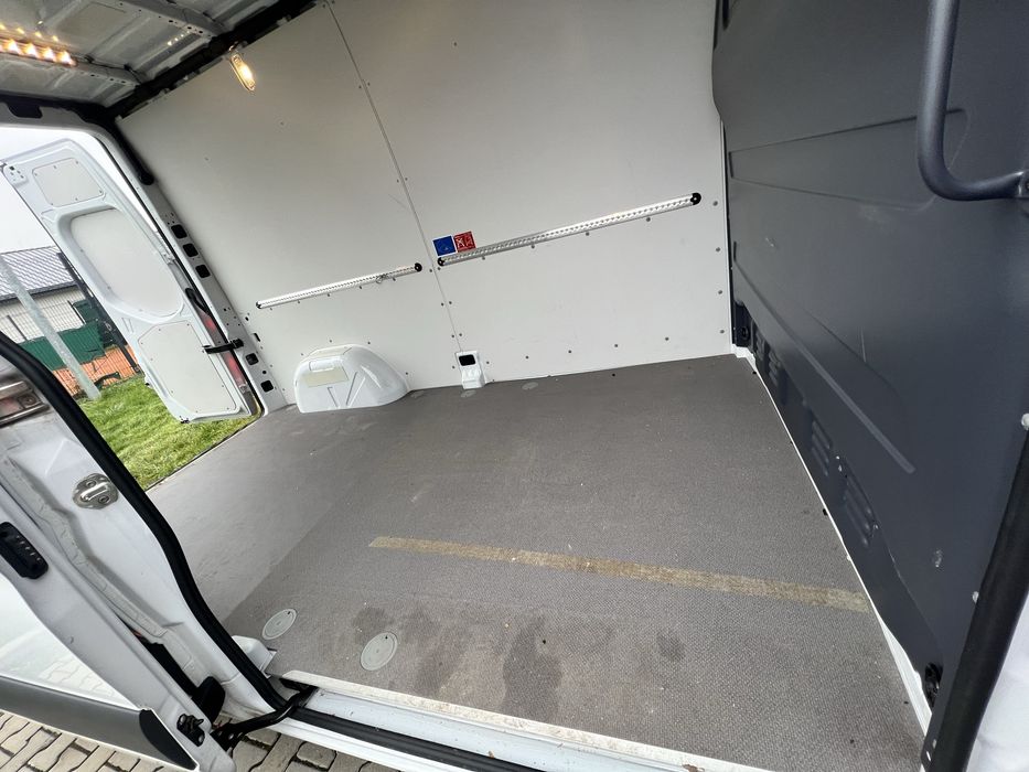 Zabudowa fabryczna Mercedes Sprinter L2H2 – sklejki, nadkola, listwy..