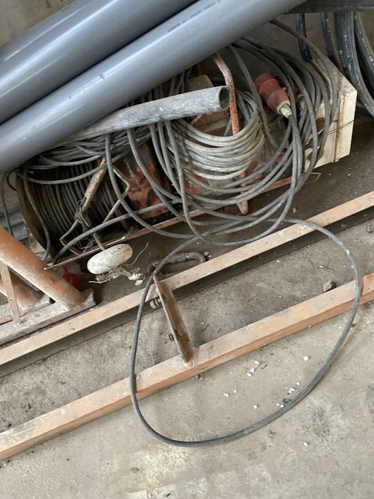 Three-phase winch64282185742467122