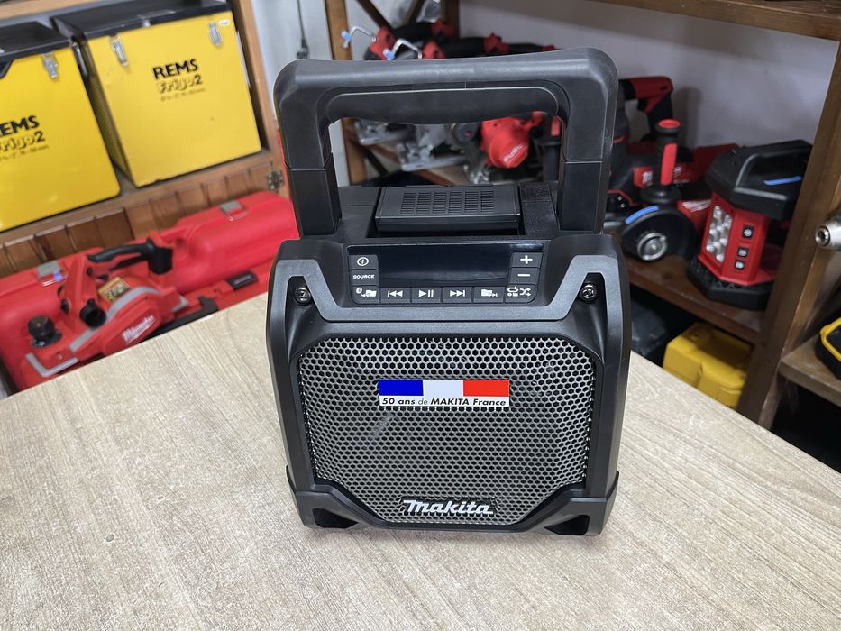 Makita DMR202 / акумуляторний блютуз програвач Макіта