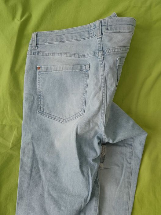 MOHITO. Ładne spodnie jeansowe.