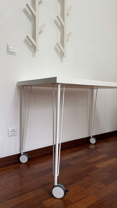 Secretária IKEA – Branca com Rodízios