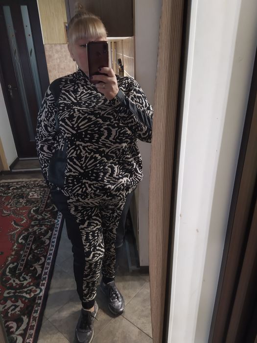 Продам классный прогулочный костюм