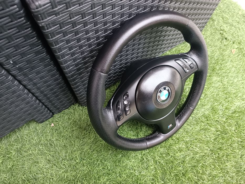 Volante Bmw Pack M Multifunções pele preta e perfurada 
Linha