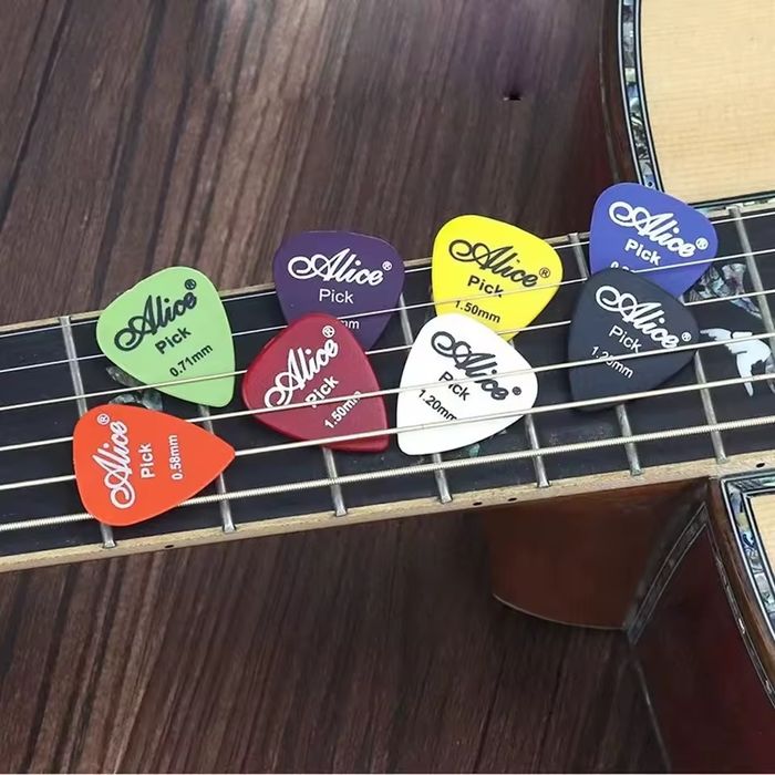 100 Palhetas para Viola, Guitarra e Baixo (Várias Cores e Tamanhos)