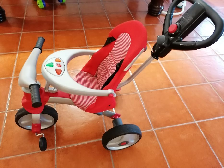 Triciclo para criança ainda com a caixa e sem desgaste423262563494144001