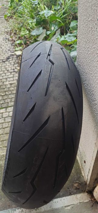 Pneus Pirelli Diablo Rosso 4 (120/55 R17 53W e 180/55 R17 73W)
