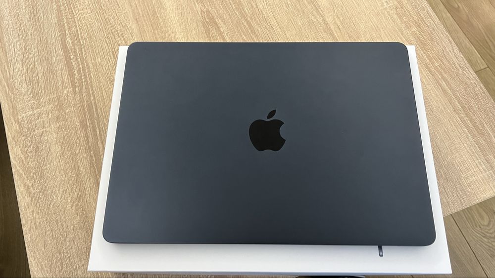 Laptop APPLE MacBook Air 13.6" 16GB RAM 256GB SSD  Północ
