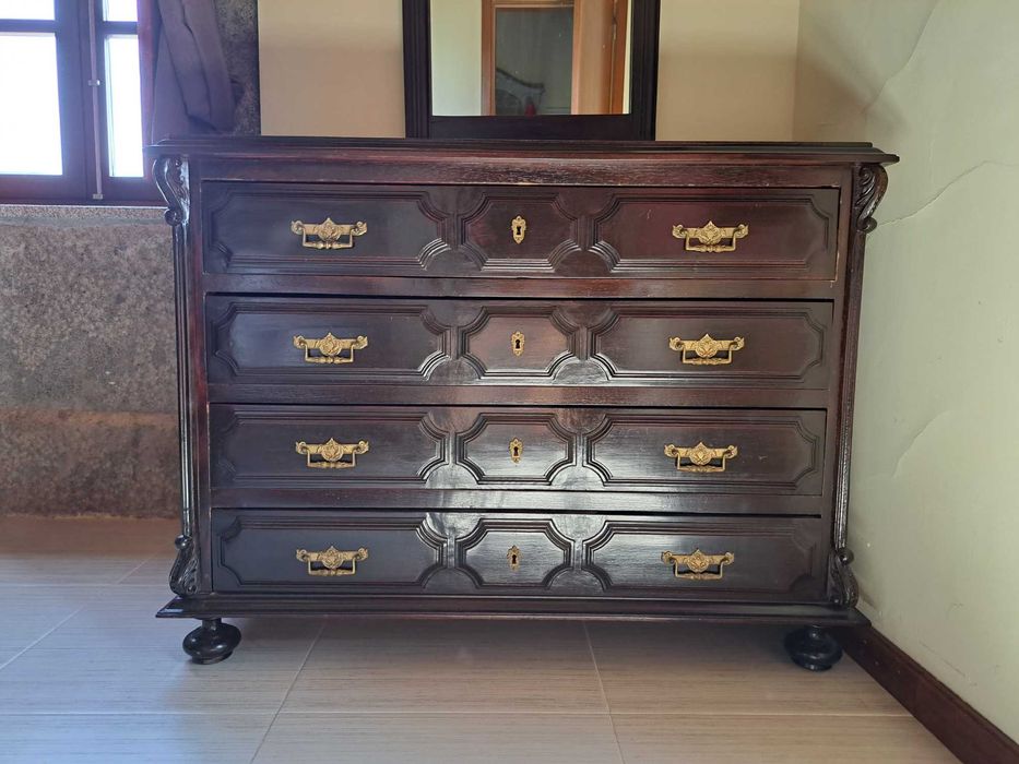 Quarto Completo em Madeira Maciça Antigo