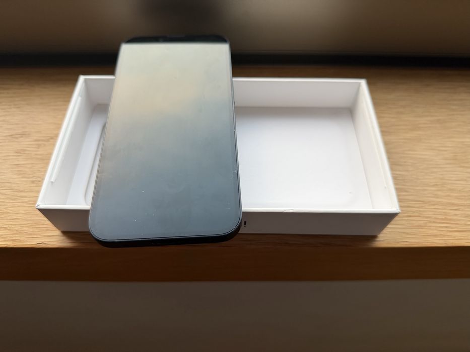 Iphone 13 cor negro em muito bom estado