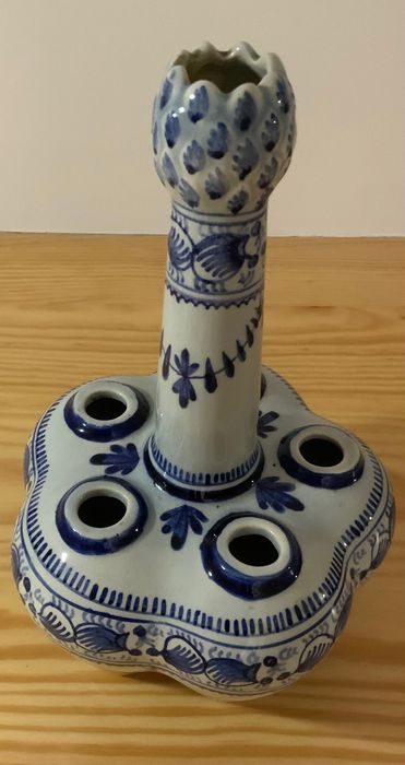 Peças de cerâmica e porcelana decorativas