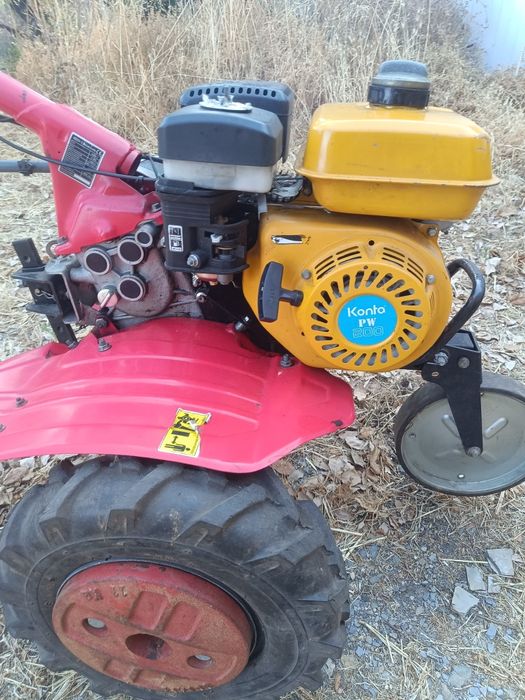 Motocultivador e reboque