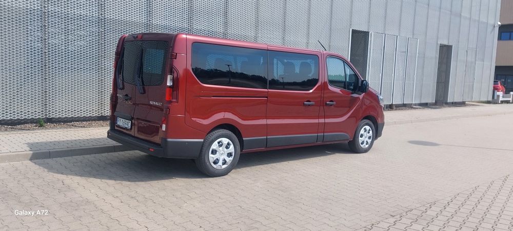 Wynajem Busa 9 osobowego Wypożyczalnia bez limitu kilometrów