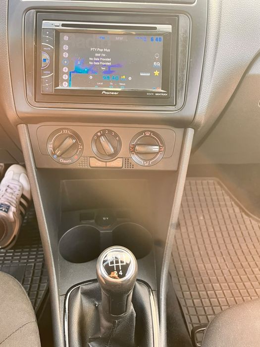 Piękne czerwone VW POLO
