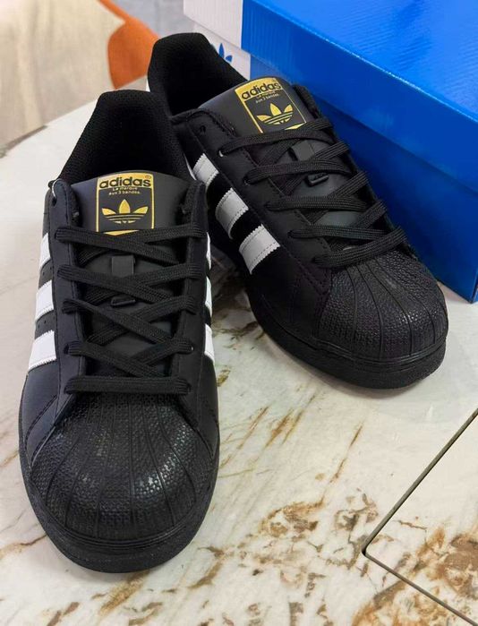 Superstar foundation Black 42