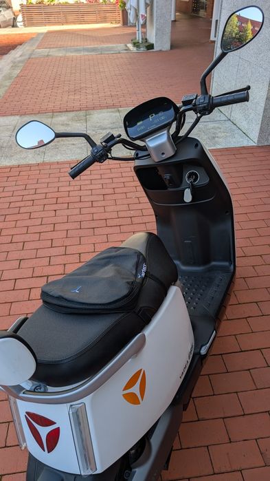 Mota YADEA E8S - Scooter eléctrica/Como NOVA/ Com Extras