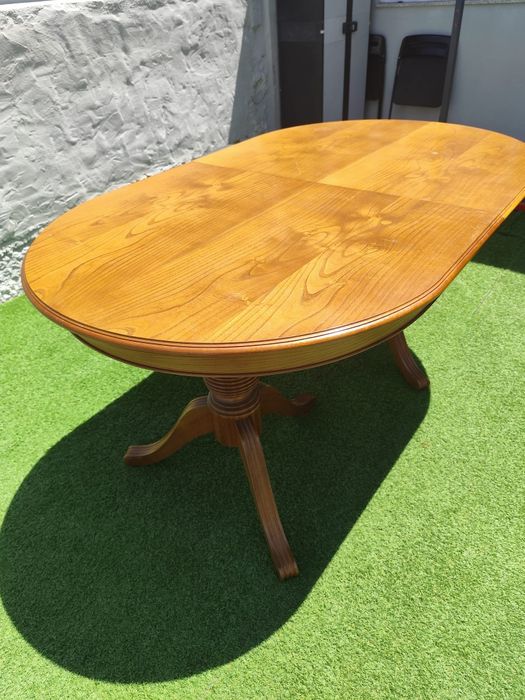 ATENÇÃO: Baixa de preço- MESA de madeira maciça que estende
