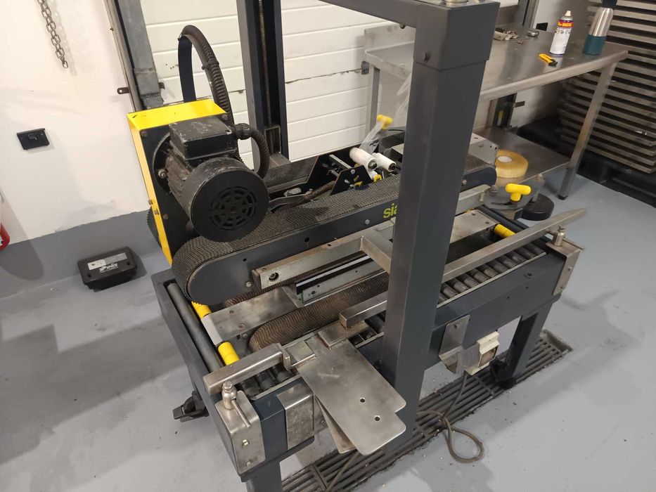 maquina de fechar caixas - SIAT