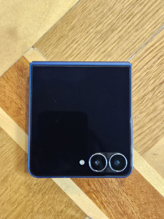 Samsung Galaxy Flip 7 512GB з додатковою гарантією+аксесуари