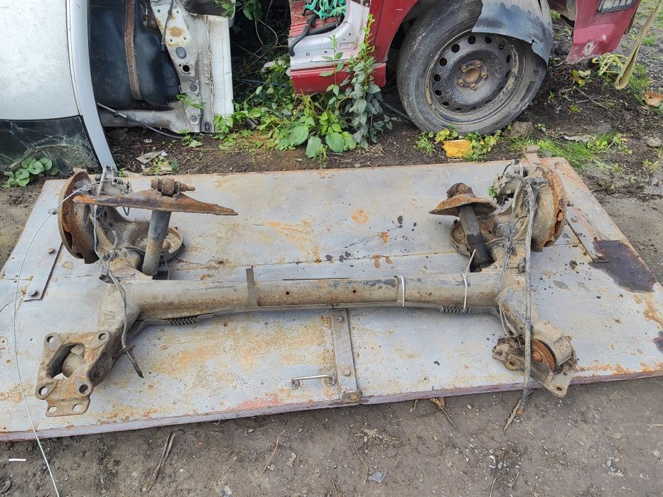 Продам задню балку Сітроен берлінго В9 кузов .