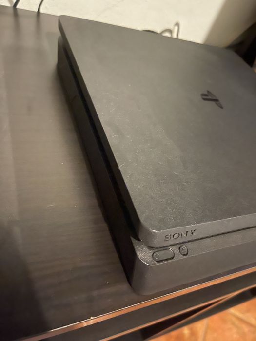 Vendo Sony PlayStation 4 Slim (PS4 Slim)