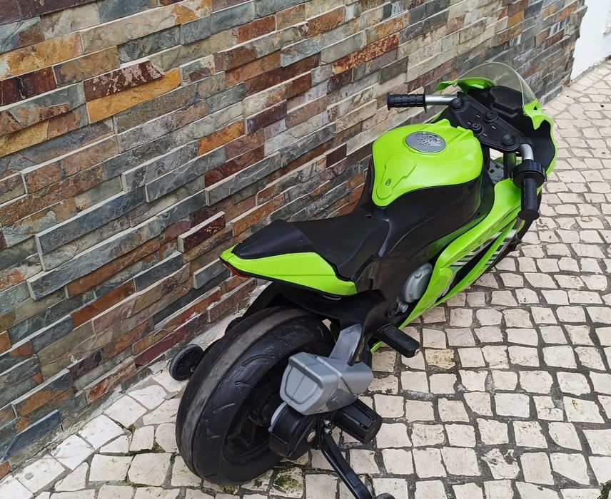 Moto Kawasaki Ninja ZX10 12V