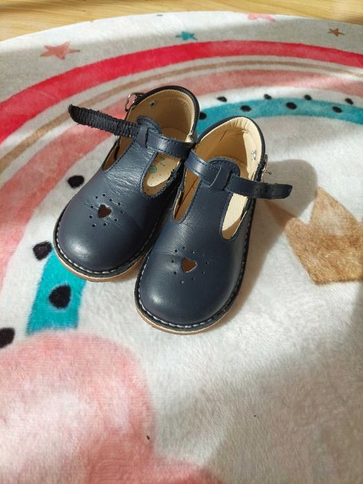 Sapatos menina em pele