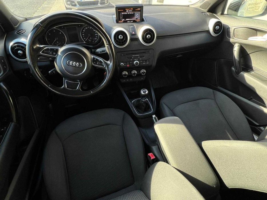 AUDI A1 S Line 1.6 (90cv) - Excelente estado