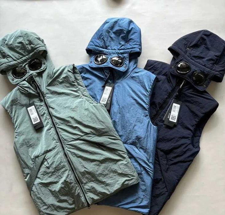 Жилетка Cp Company с линзами на капюшоне