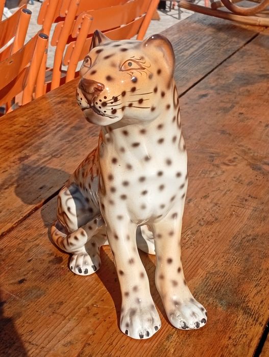 Leopardo em cerâmica