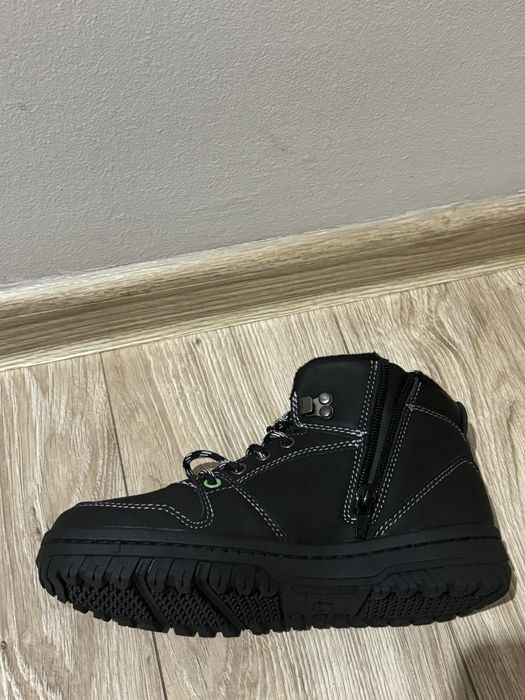 Buty dziecięce.                        .,!