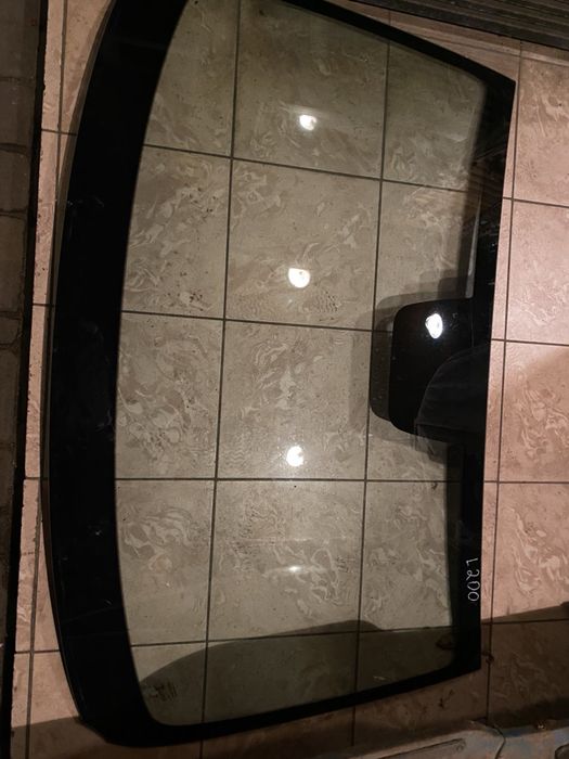 Стекло лобовое на Митсубиши Л-200